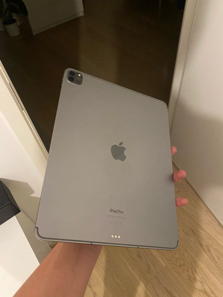 iPad Pro 6, 128 GB, sort