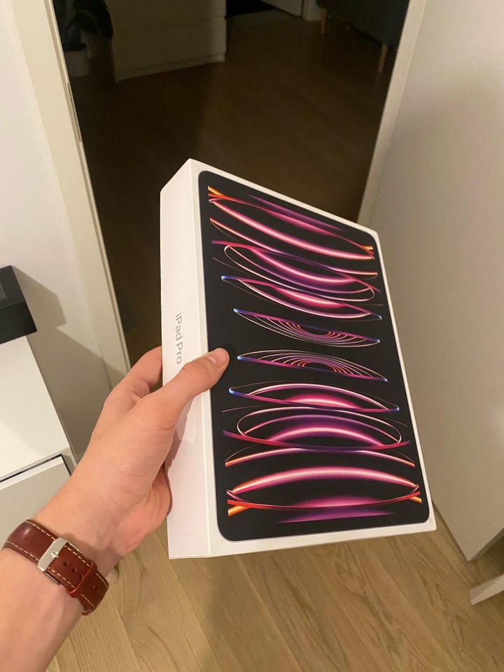 iPad Pro 6, 128 GB, sort