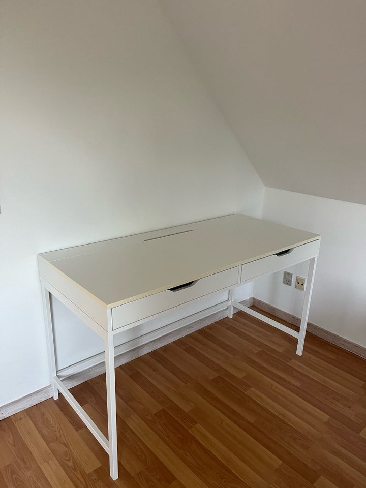 Skrivebord Ikea b: 100 d: 48 h: 76