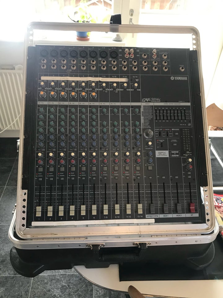 Power Mixer 2x500 W., Yamaha EMX