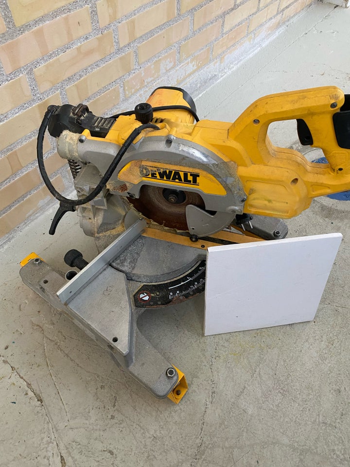 Afkortersav DeWalt DWs 777