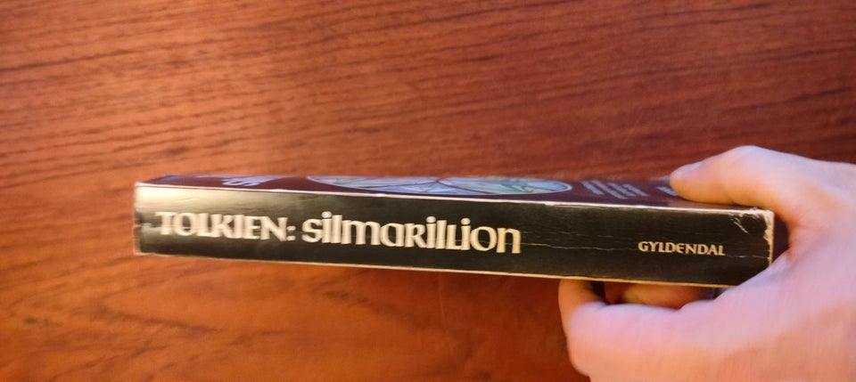 Silmarillion, J.R.R. Tolkien,