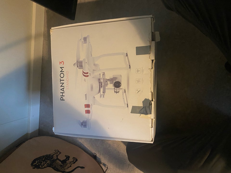 DJI Phantom 3 drone DJI  Phantom 3