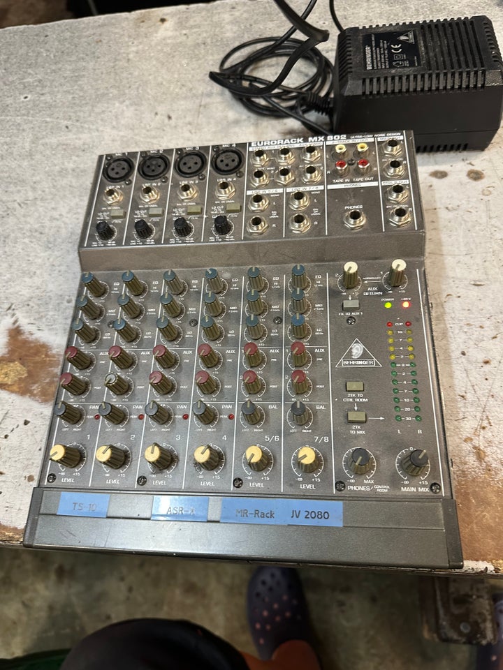 Mixer, mics og kabler, Behringer