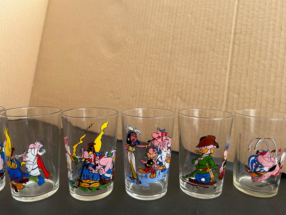 Glas, 12 Asterix-glas m.m.