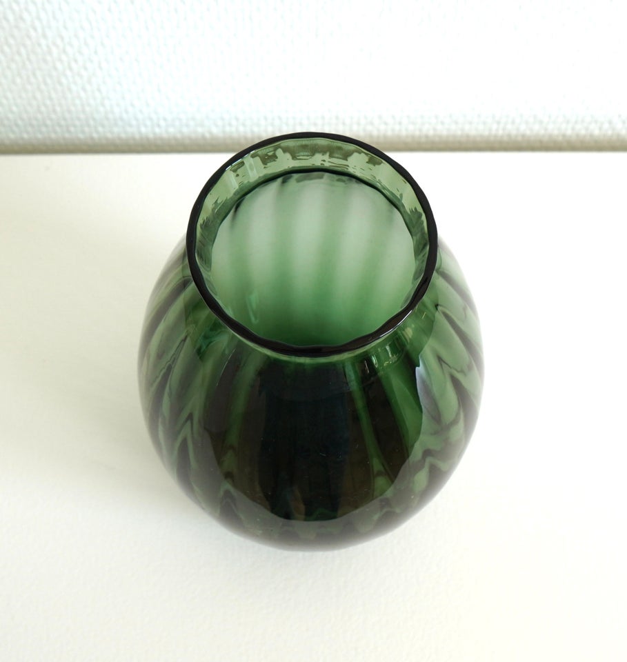 Vintage glasvase i mosgrønt glas