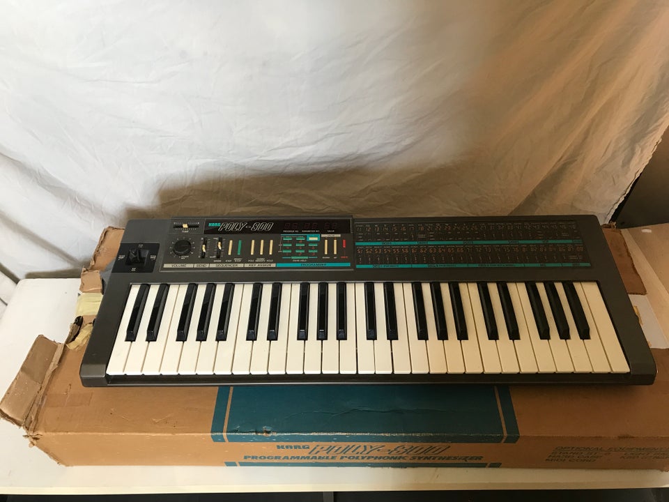 Synthesizer Korg Poly 800