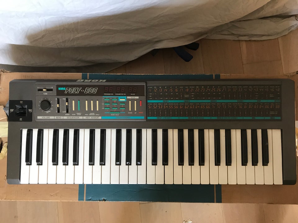 Synthesizer Korg Poly 800