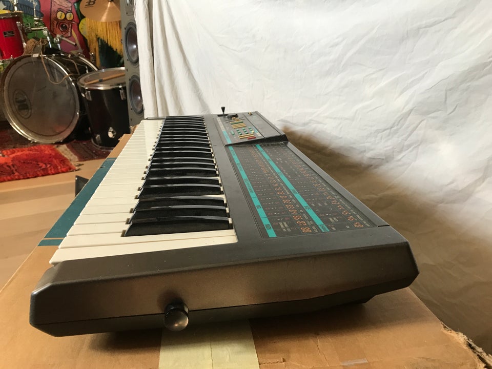 Synthesizer Korg Poly 800