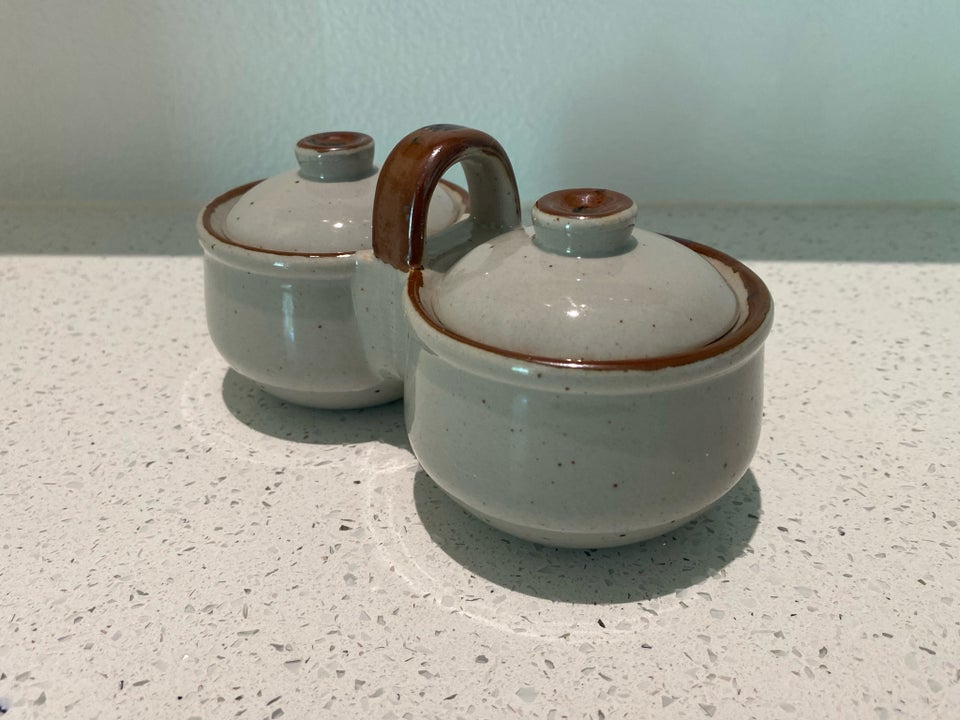 Keramik Serverings skåle med hank