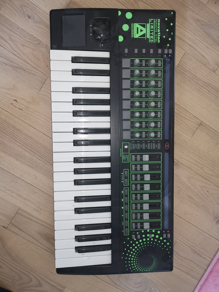 MIDI keyboard, Novation Novation