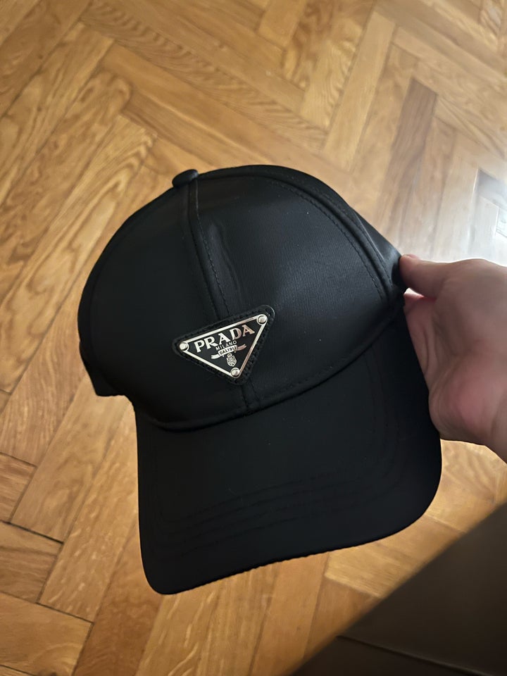 Cap, Prada, Ubrugt