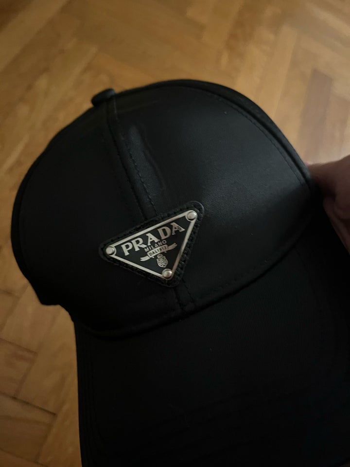 Cap, Prada, Ubrugt