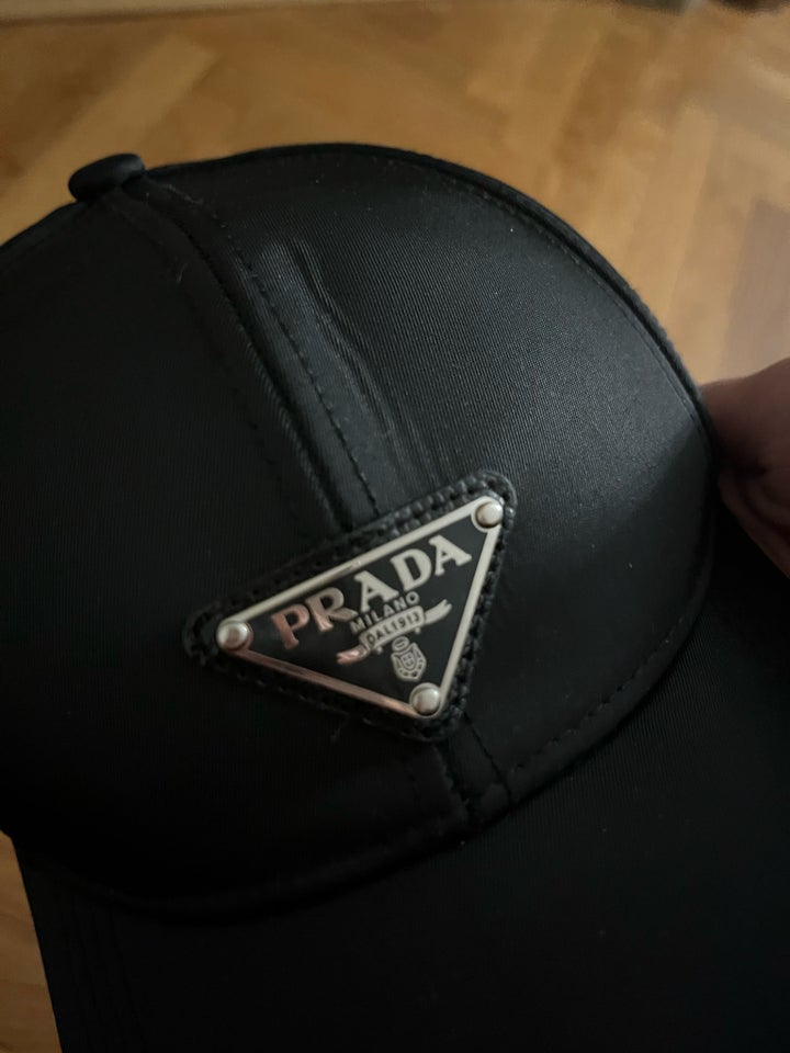 Cap, Prada, Ubrugt