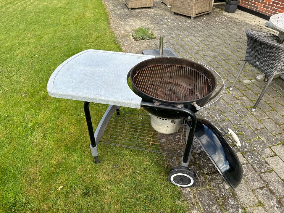 Kuglegrill, Weber grill med bord