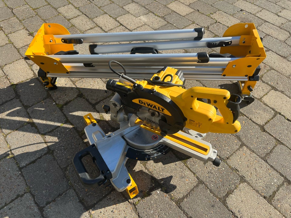 Kap- og geringssav Dewalt dws773