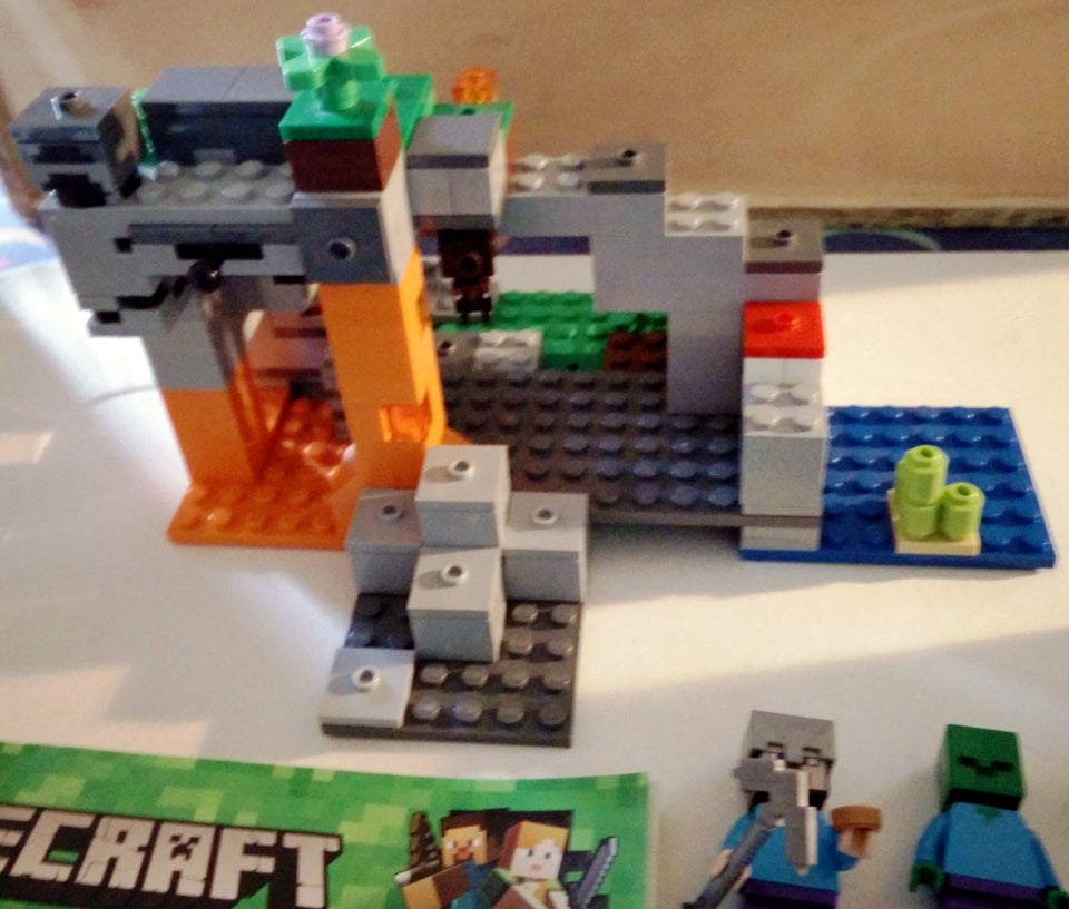 Lego Minecraft, 21141 med kasse og