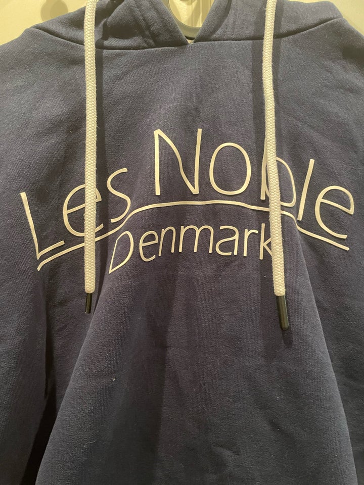 Hættetrøje, Les Noble, str. L