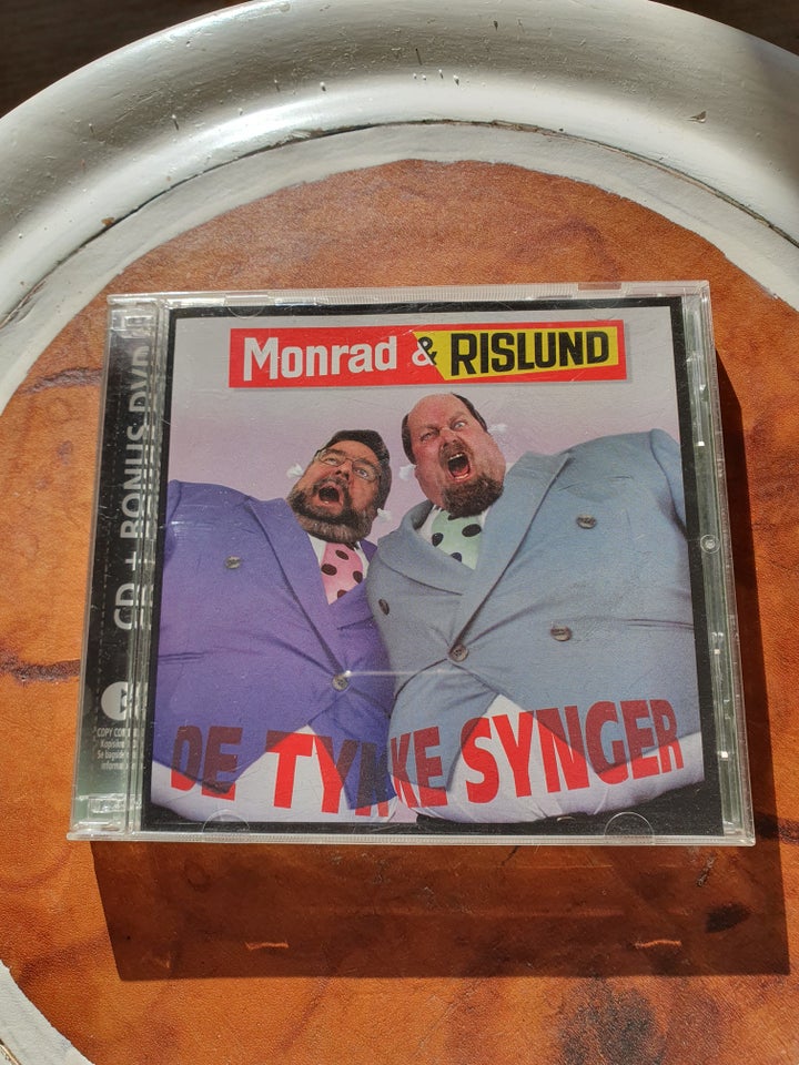 Monrad og Rislund: De tykke synger +