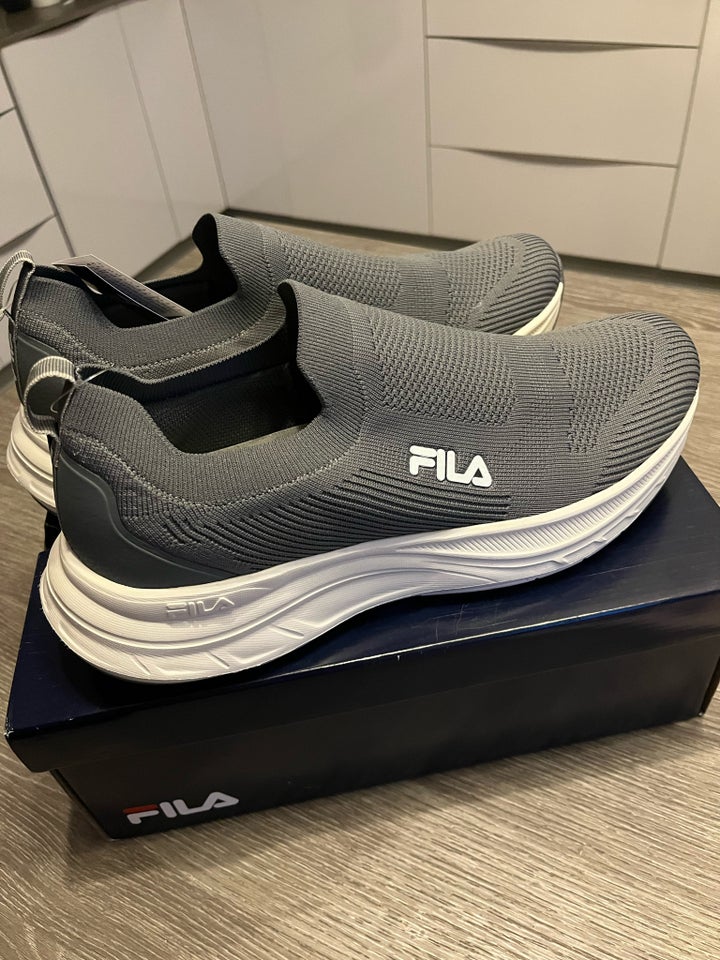 Sneakers, Fila, str. 46