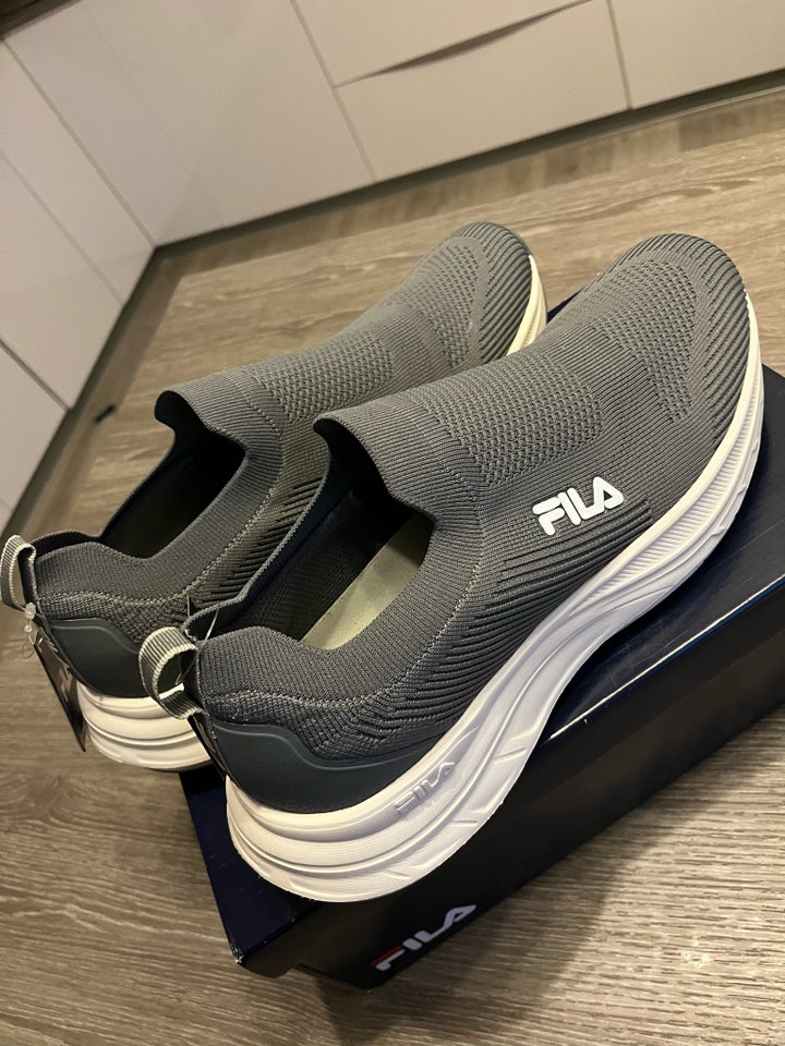 Sneakers, Fila, str. 46