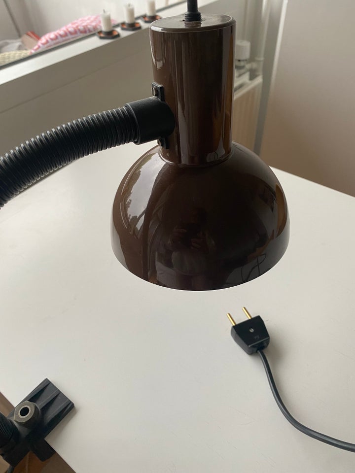 Anden bordlampe, Fog og mørup