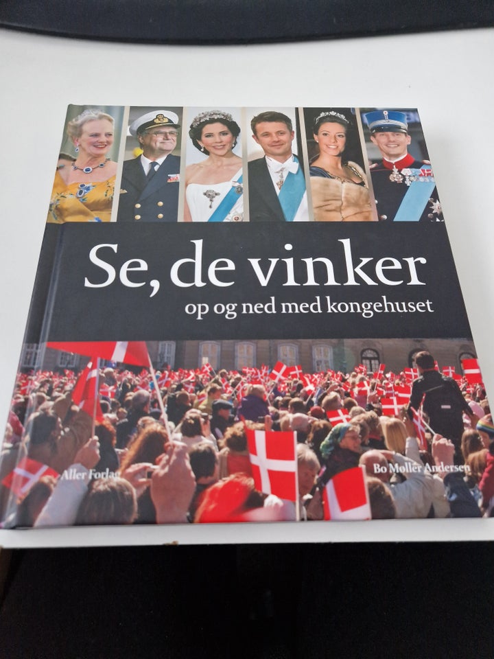 Se, de vinker, emne: historie og