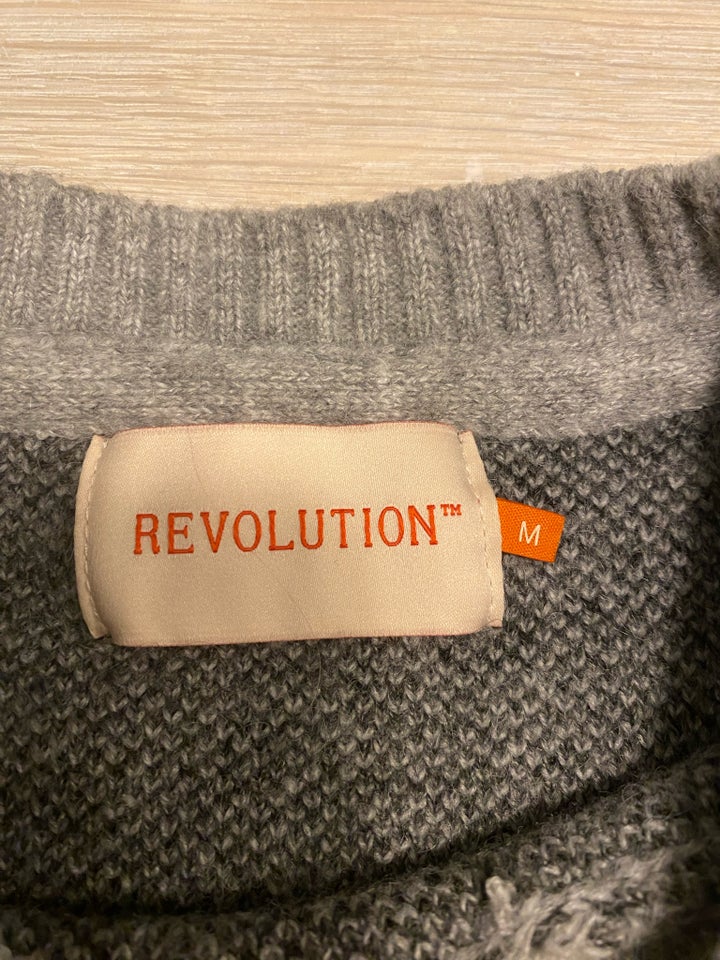 Sweater, Revolution, str. M