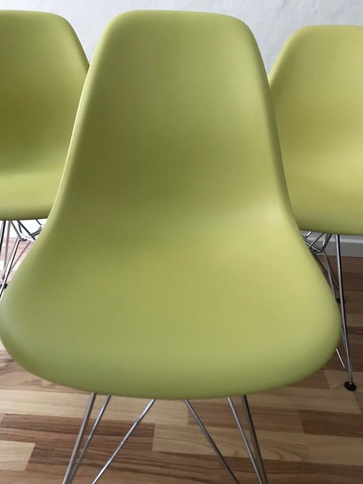 Eames, Plastic Chair