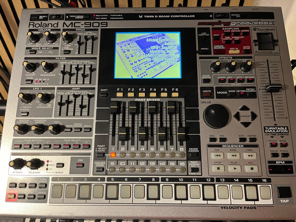 Groovebox, Roland MC-909