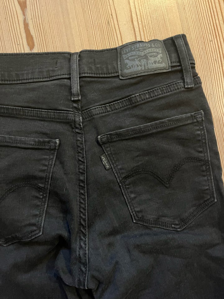 Jeans, Levis, str. 25