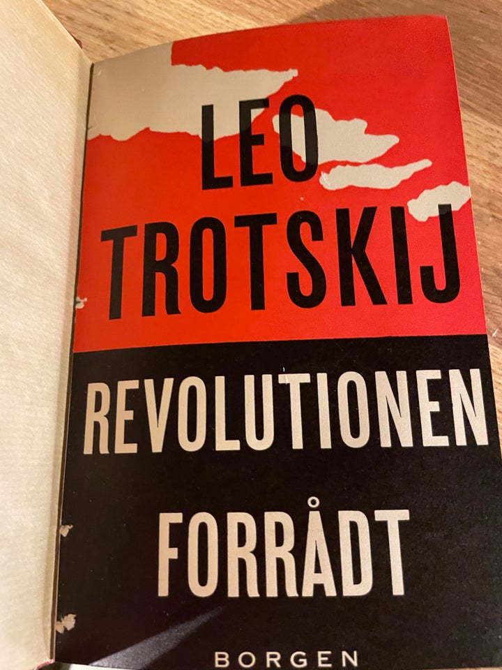 Revolutionen forrådt, L.