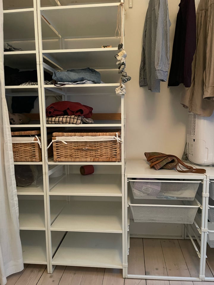 Garderobe med hylde og skuffer,