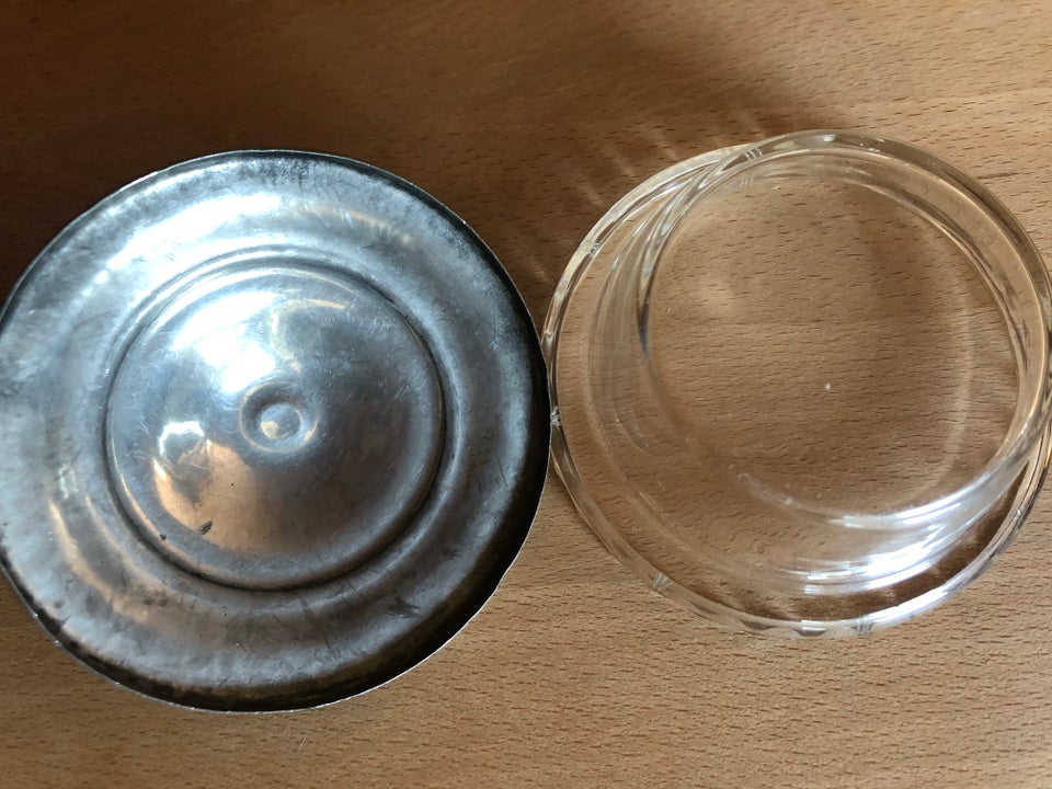 Antikt glas skrin med tin låg