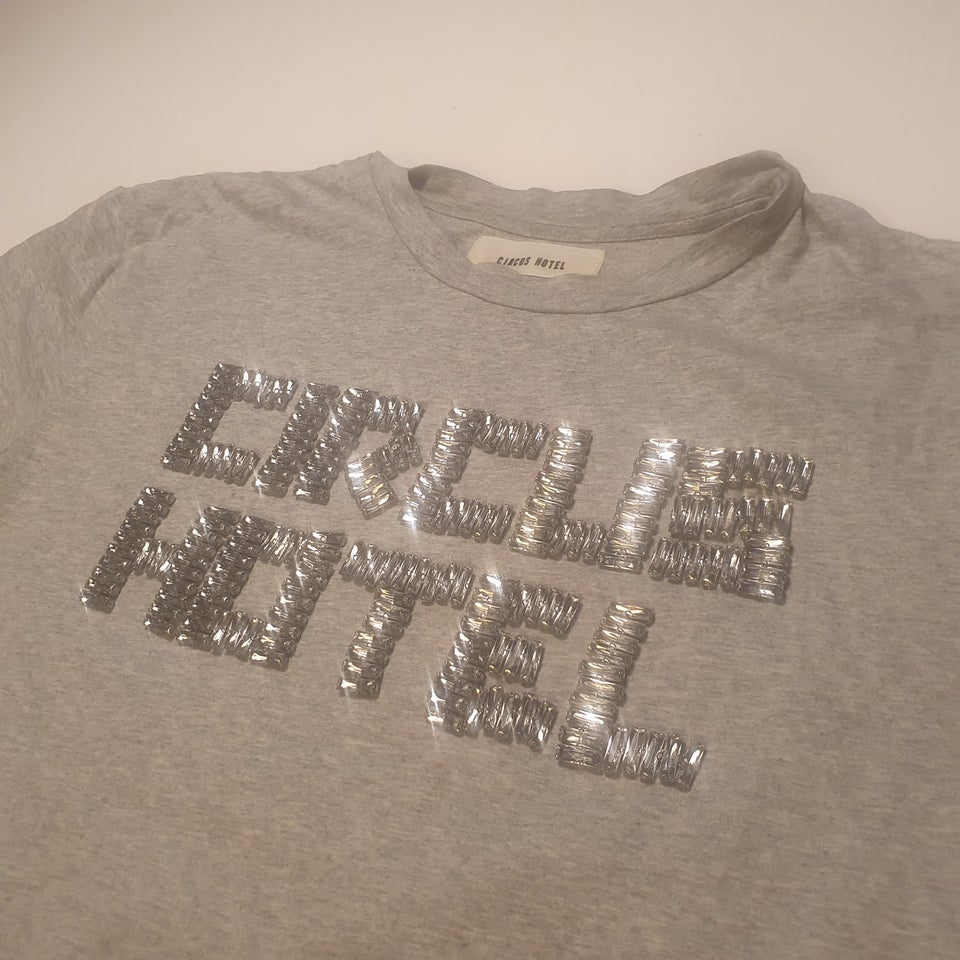 T-shirt, Circus Hotel, str. 38