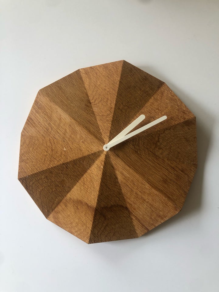 Delta clock, Lawadesign