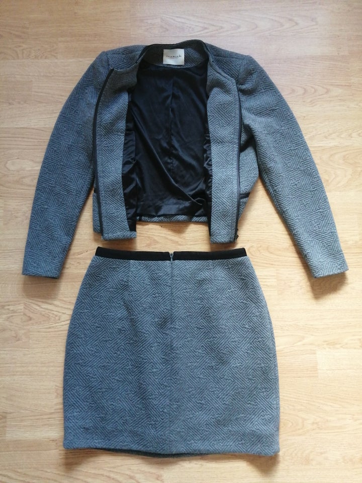 Blazer og nederdel , str. 38,