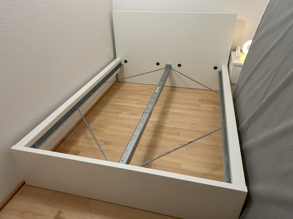 Sengeramme, IKEA MALM, b: 140 l: 200