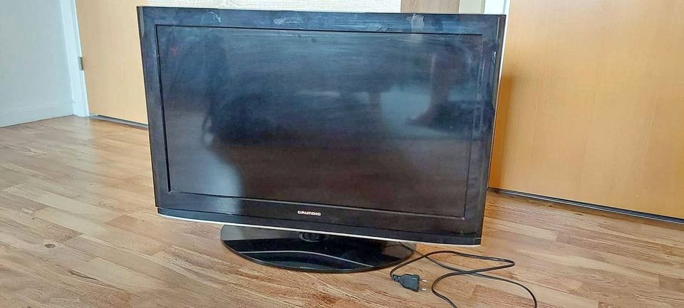 LCD, Grundig, 32"