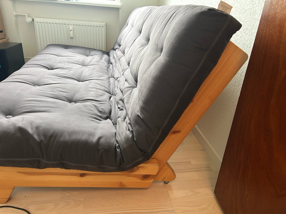 Futon, Karup, b: 140 l: 200 h: 38