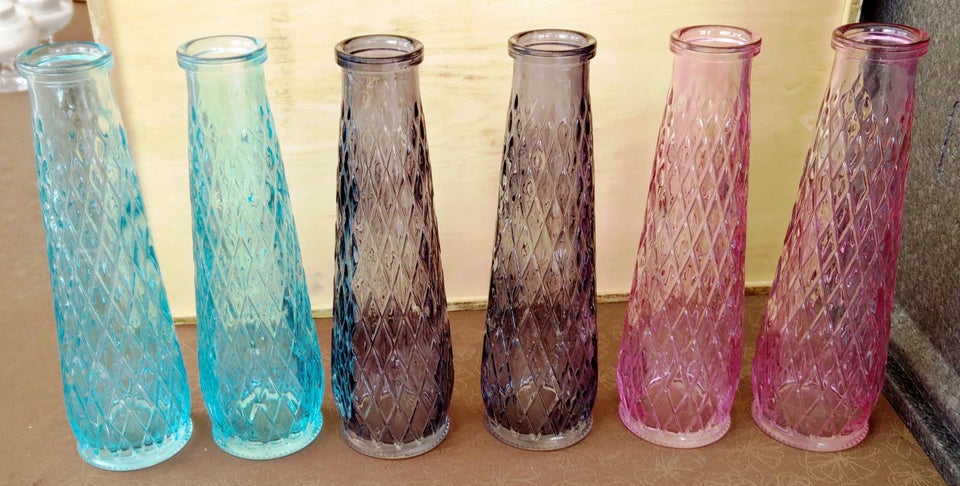 Vase, 6 glas vaser i glas blå rød og