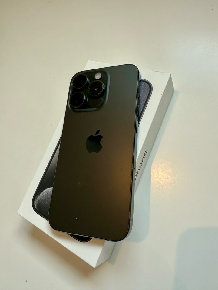 iPhone 15 Pro, 128 GB, sort