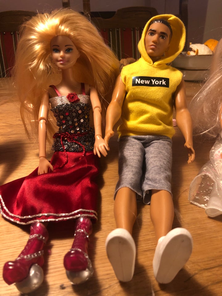 Barbie, Dukker