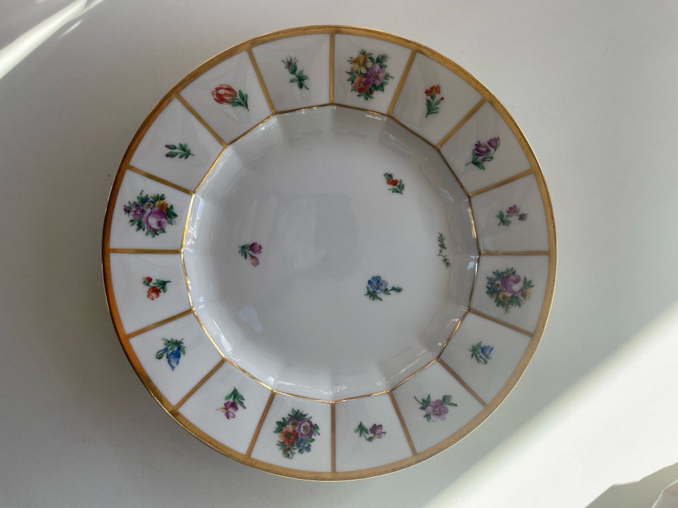 Porcelæn, Tallerken, Royal