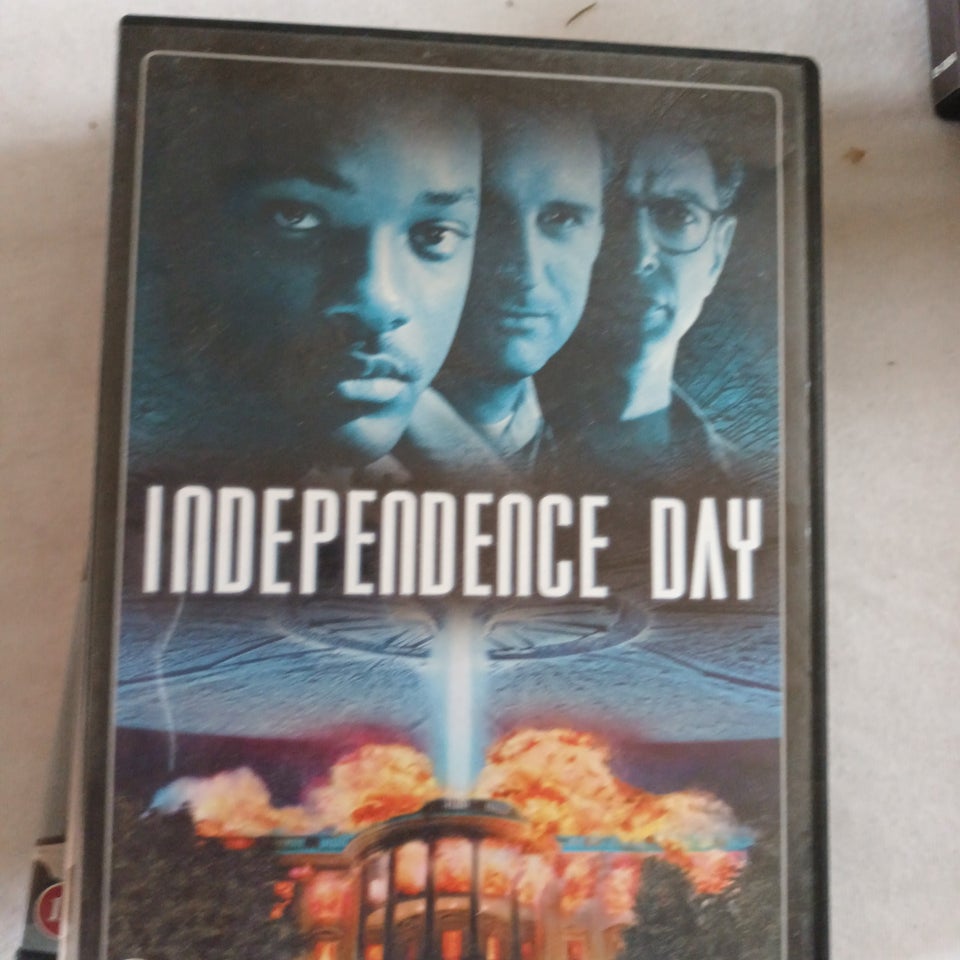 Independence day, instruktør