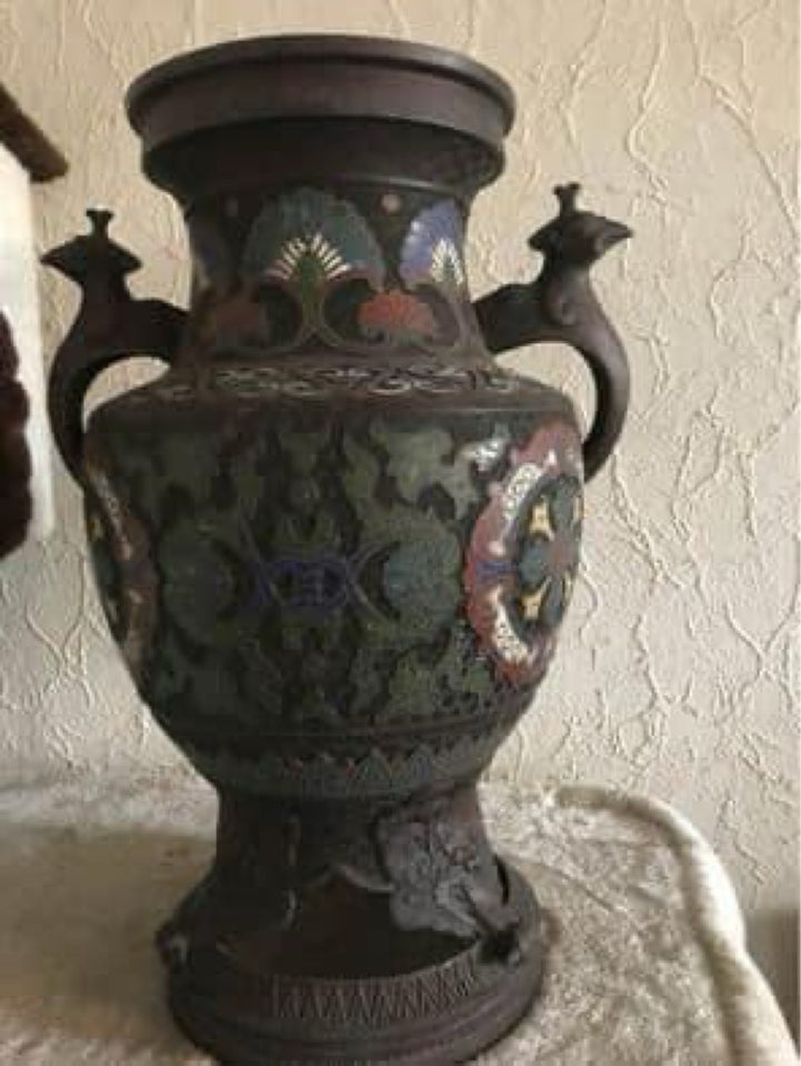 Bronze vase Bronze 110 år gl