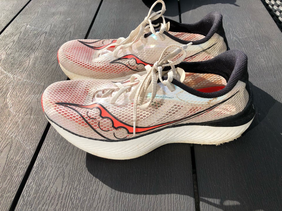 Løbesko, Saucony Endorphin 3 pro