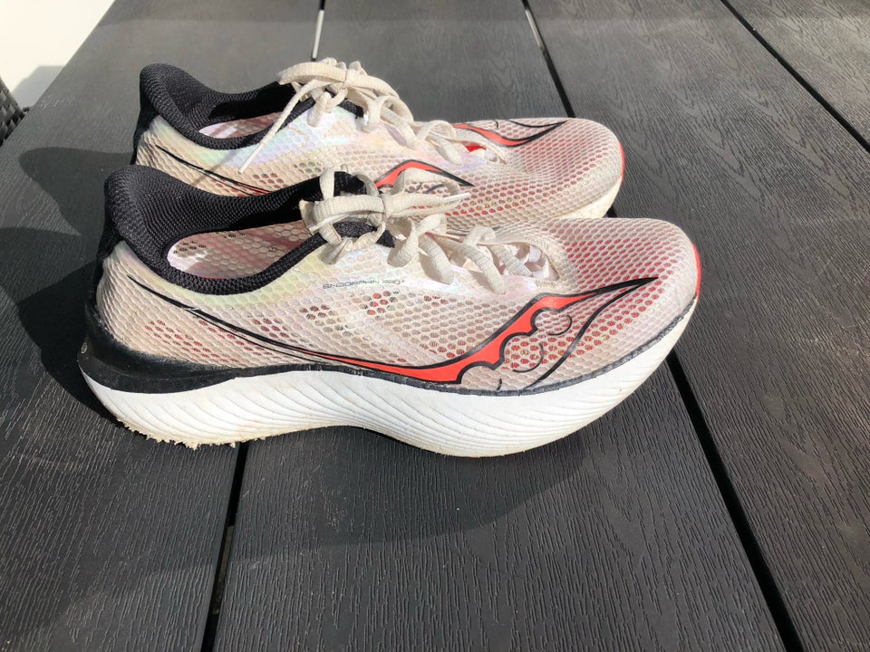 Løbesko, Saucony Endorphin 3 pro