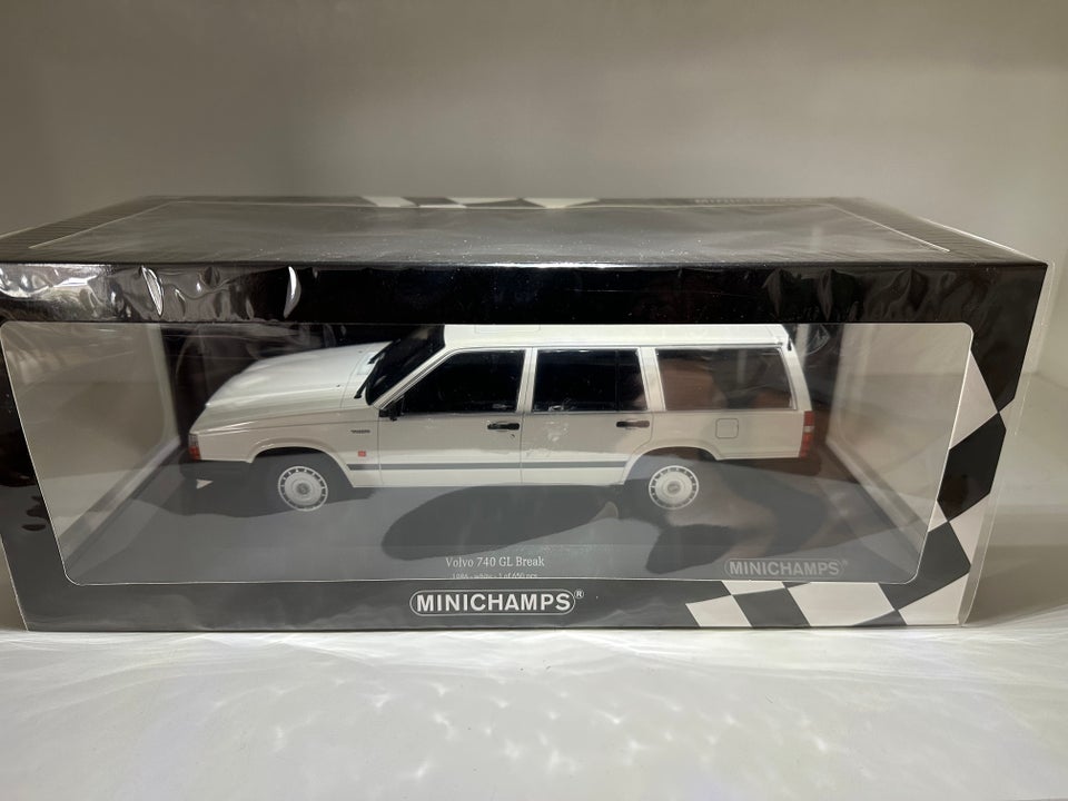 Modelbil Minichamps Volvo 740 gl