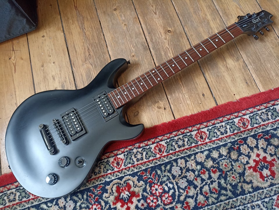 Elguitar Cort M200 gothic